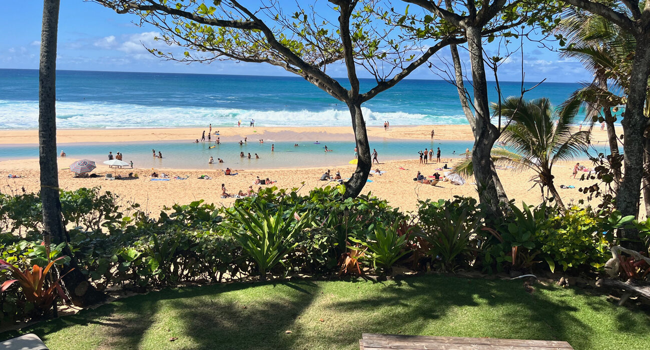 Aloha House oceanfront vacation rentals, Pipeline, North Shore Oahu - Mana Properties Hawaii